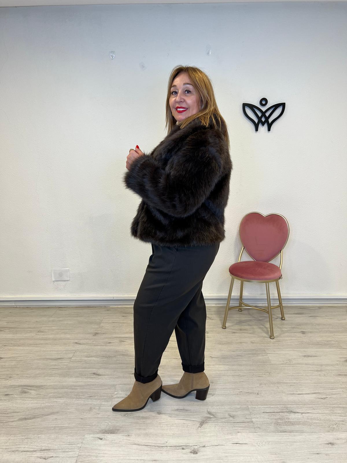 014667 CHAQUETA CORTA PELO MARRON CHOCOLATE (1)