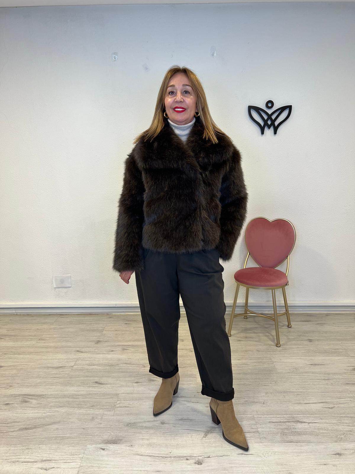 014667 CHAQUETA CORTA PELO MARRON CHOCOLATE (3)