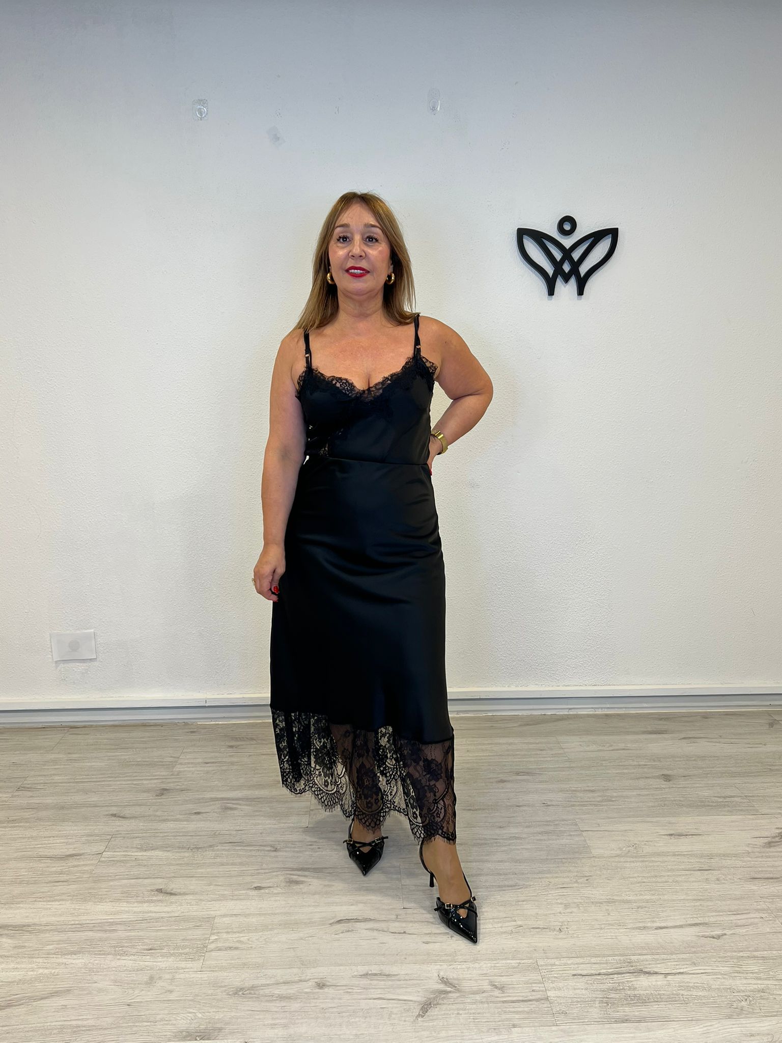 014686 FALDA SATINADO ENCAJE NEGRO (1)