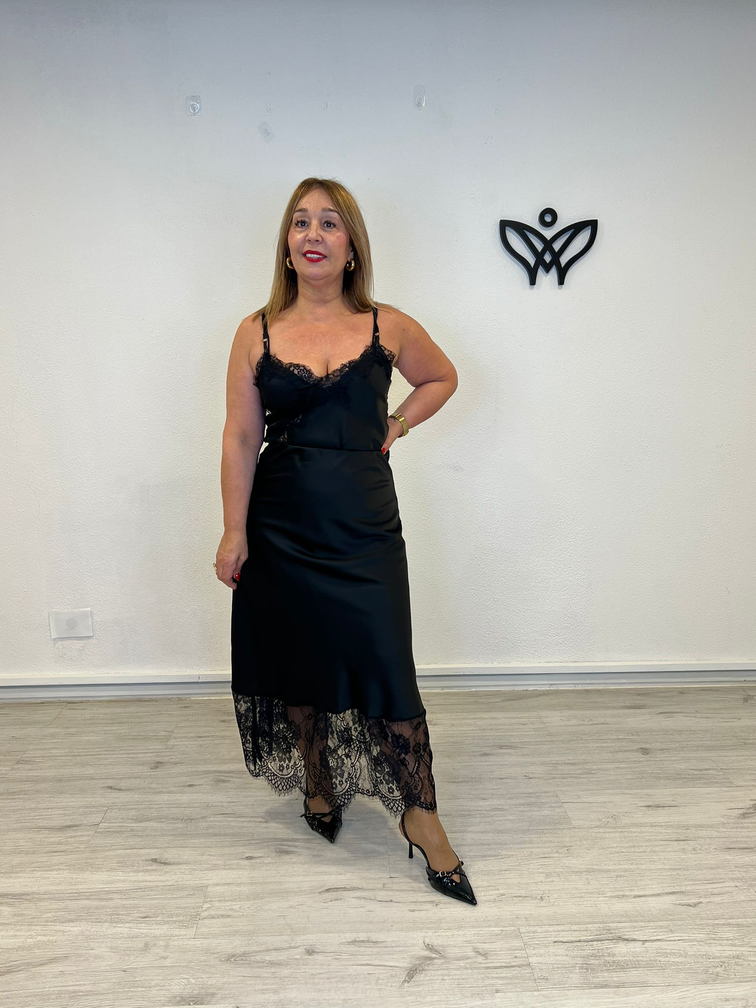 014686 FALDA SATINADO ENCAJE NEGRO (4)